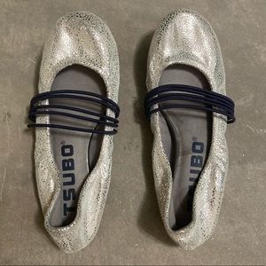 Tsubo silver flats. Size 6. Super comfy!